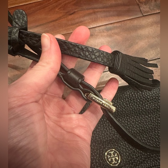 Authentic Tory Burch Robinson Leather Crossbody Bag - Picture 5 of 7